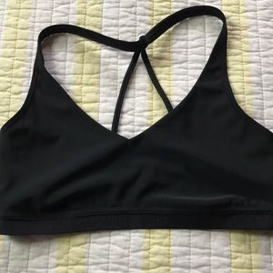Under Armour light support sports bra sz M